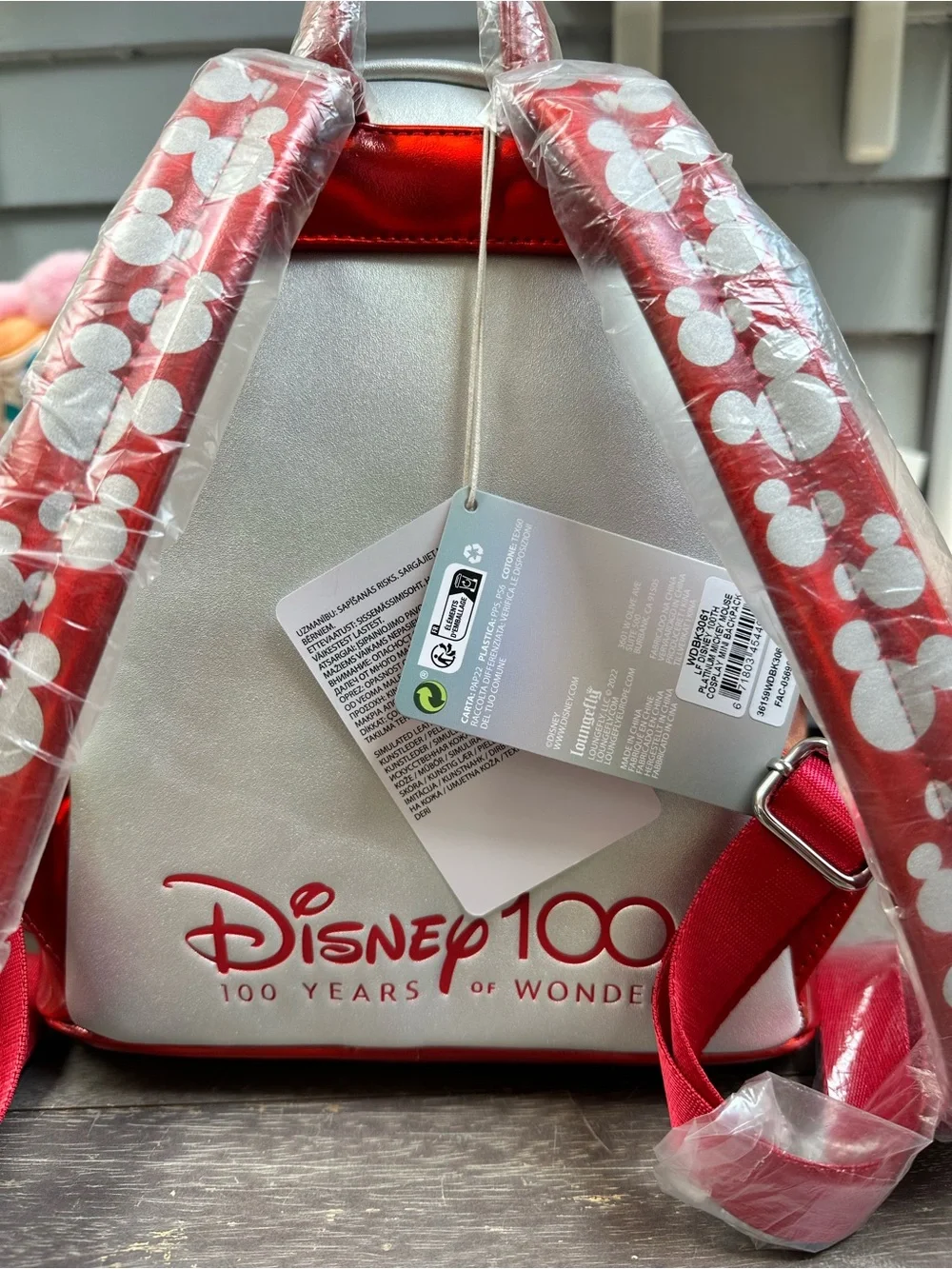 Disney pay anniversary bows